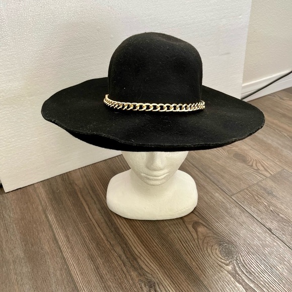 Elegant Black Hat with Gold Chain Accent main image 5
